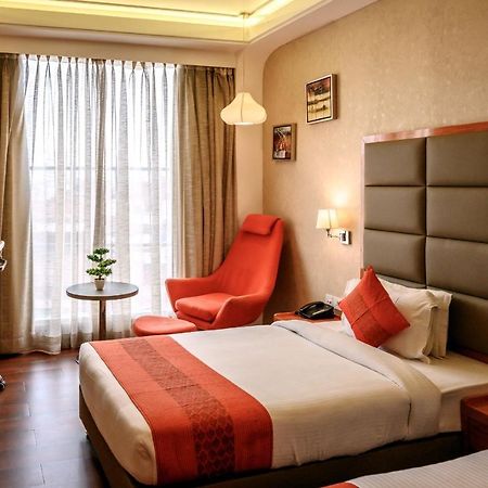 Dng The Grand Hotel Kanpur Dış mekan fotoğraf