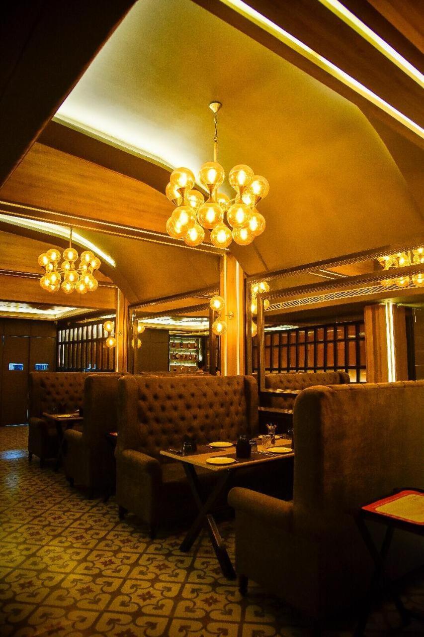 Dng The Grand Hotel Kanpur Dış mekan fotoğraf
