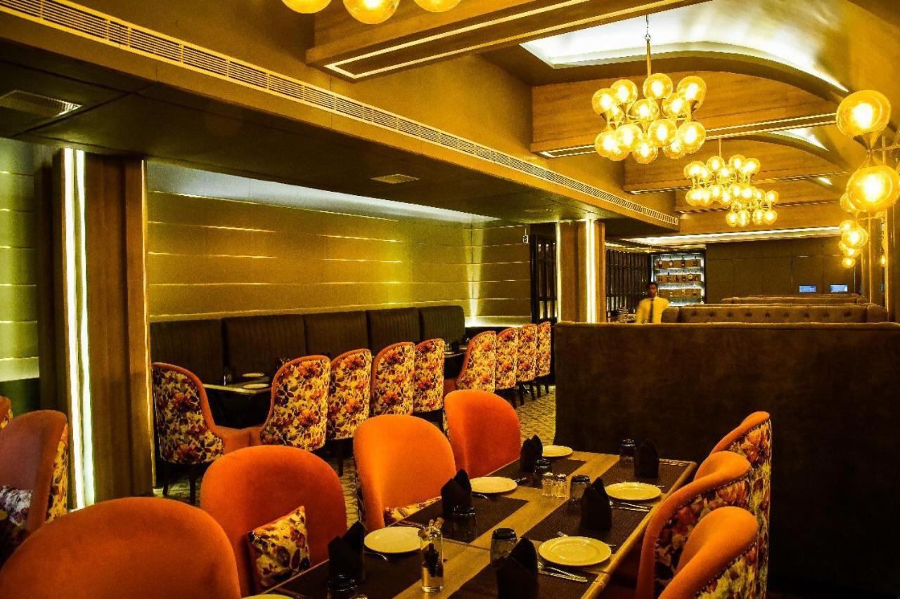 Dng The Grand Hotel Kanpur Dış mekan fotoğraf