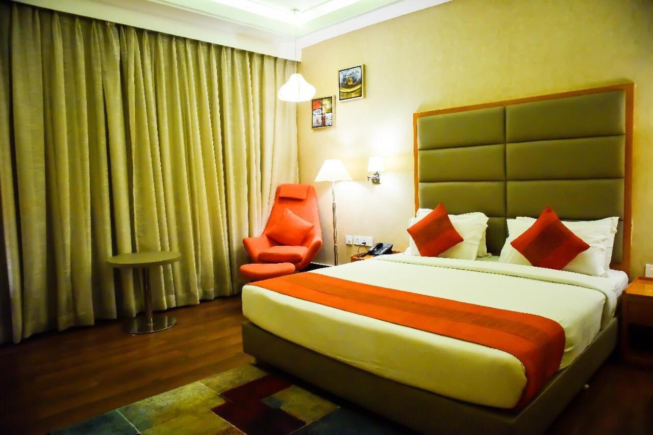 Dng The Grand Hotel Kanpur Dış mekan fotoğraf