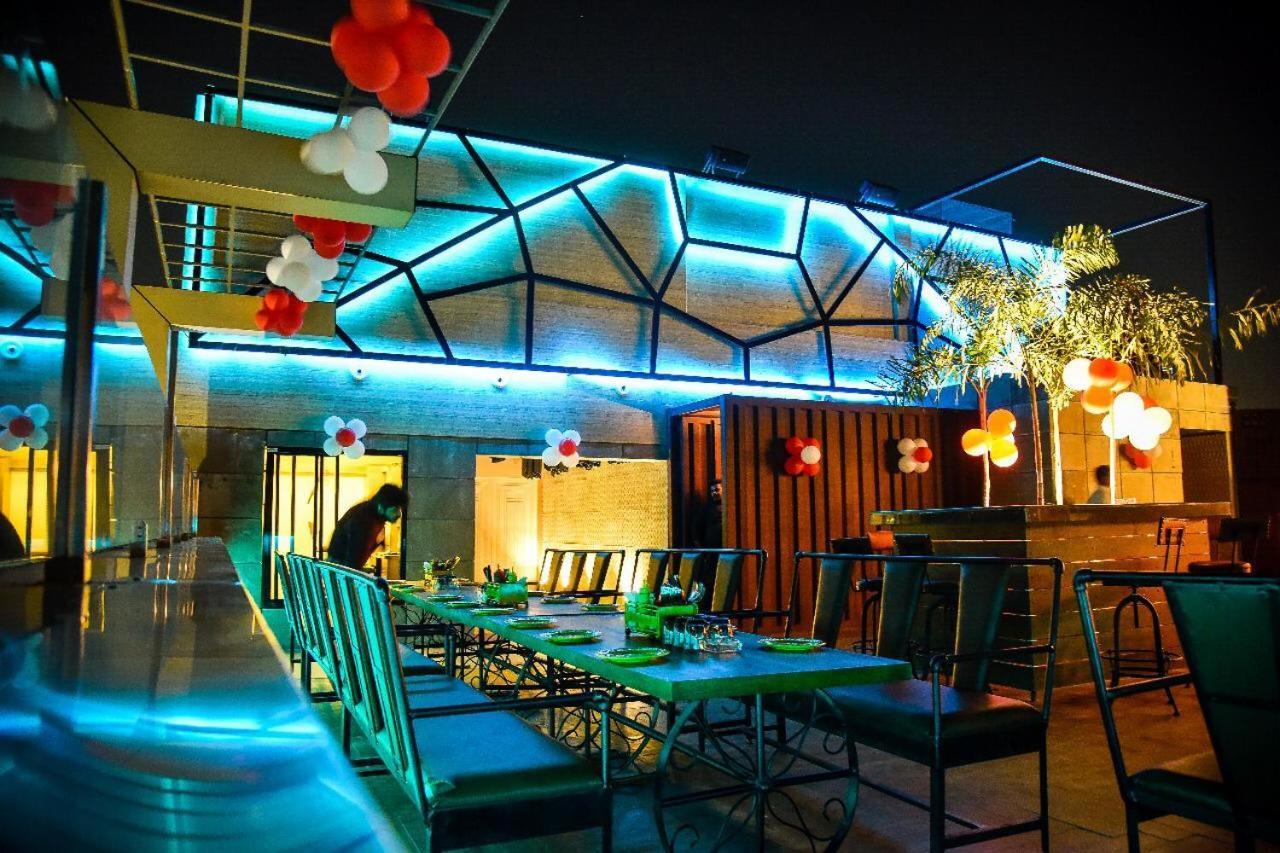 Dng The Grand Hotel Kanpur Dış mekan fotoğraf