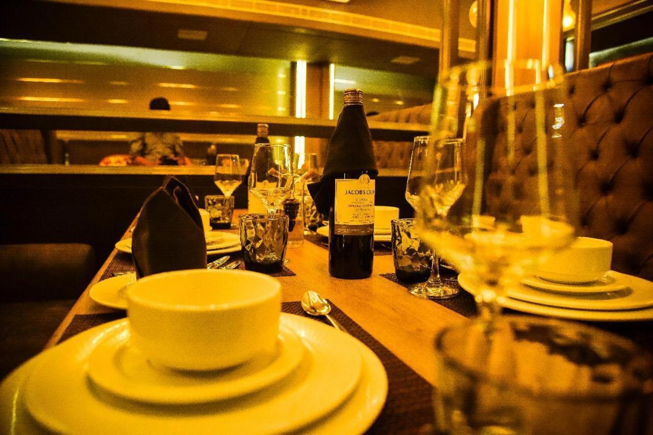 Dng The Grand Hotel Kanpur Dış mekan fotoğraf