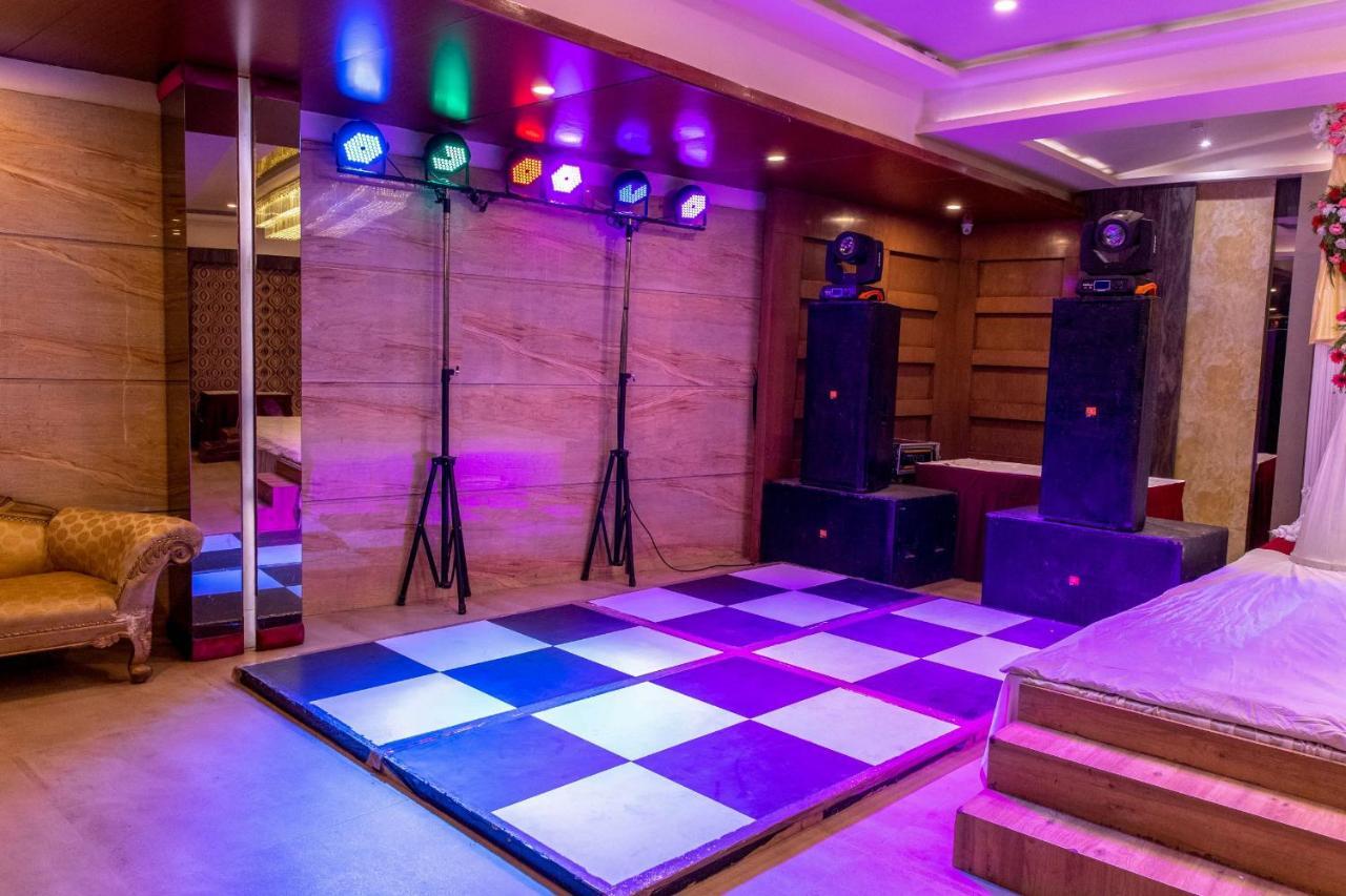 Dng The Grand Hotel Kanpur Dış mekan fotoğraf