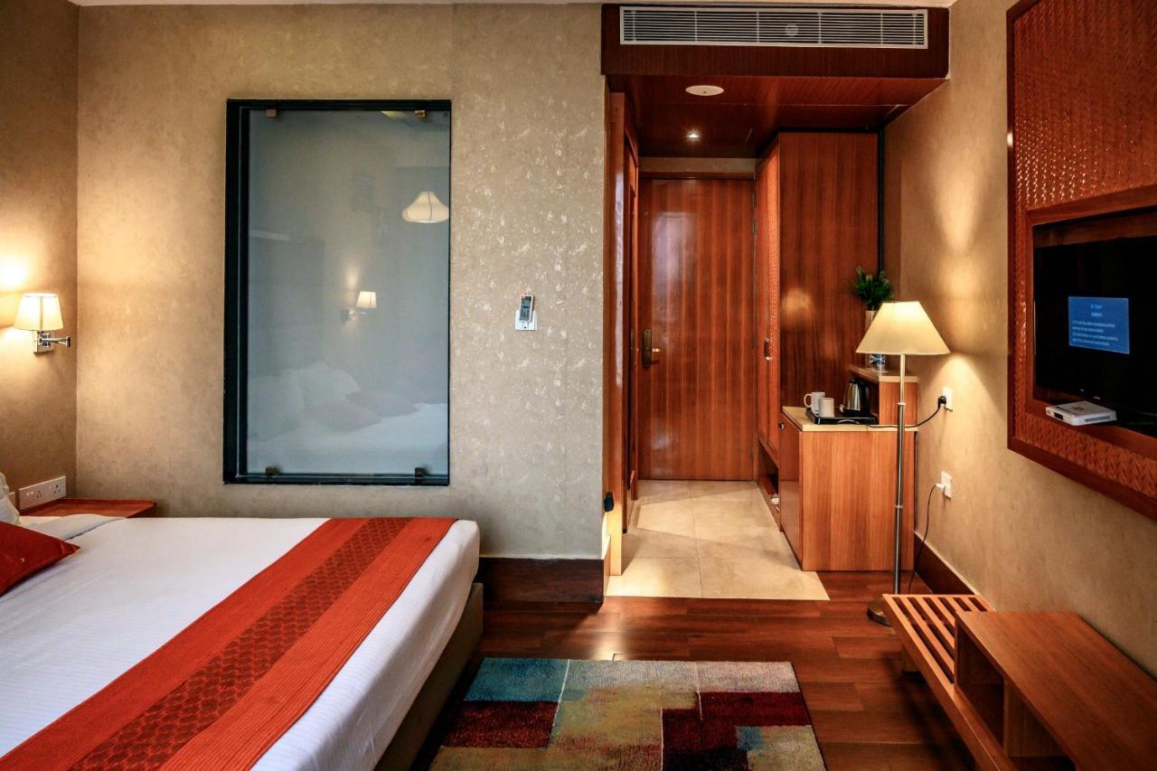 Dng The Grand Hotel Kanpur Dış mekan fotoğraf