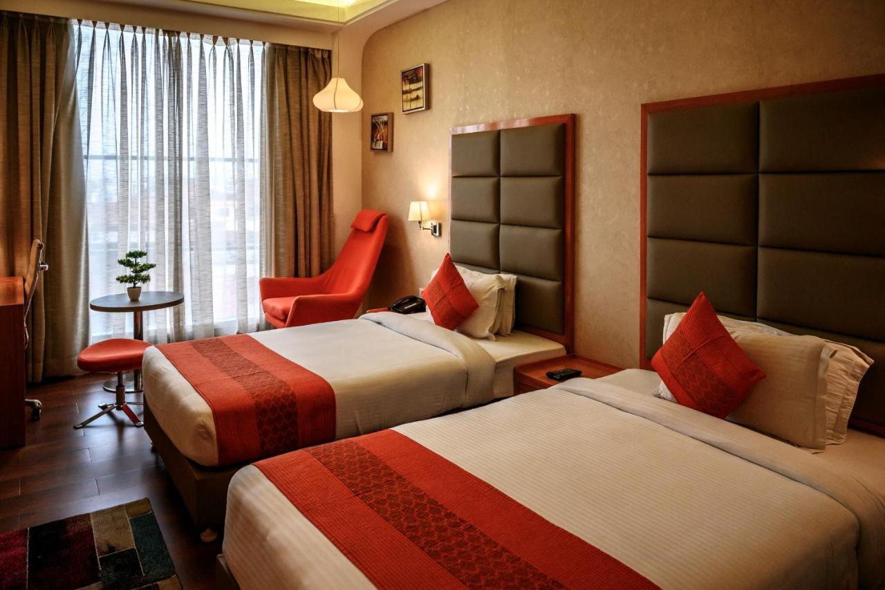 Dng The Grand Hotel Kanpur Dış mekan fotoğraf