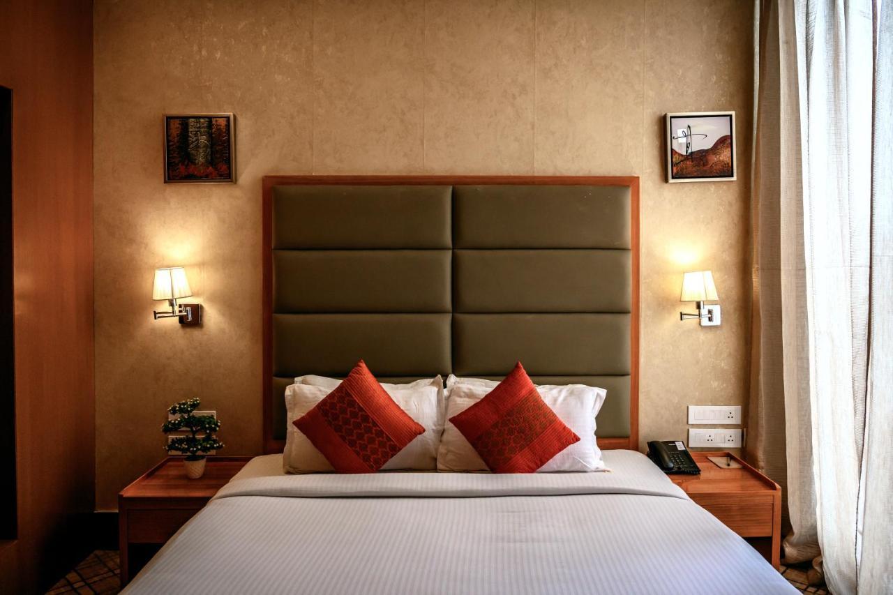 Dng The Grand Hotel Kanpur Dış mekan fotoğraf