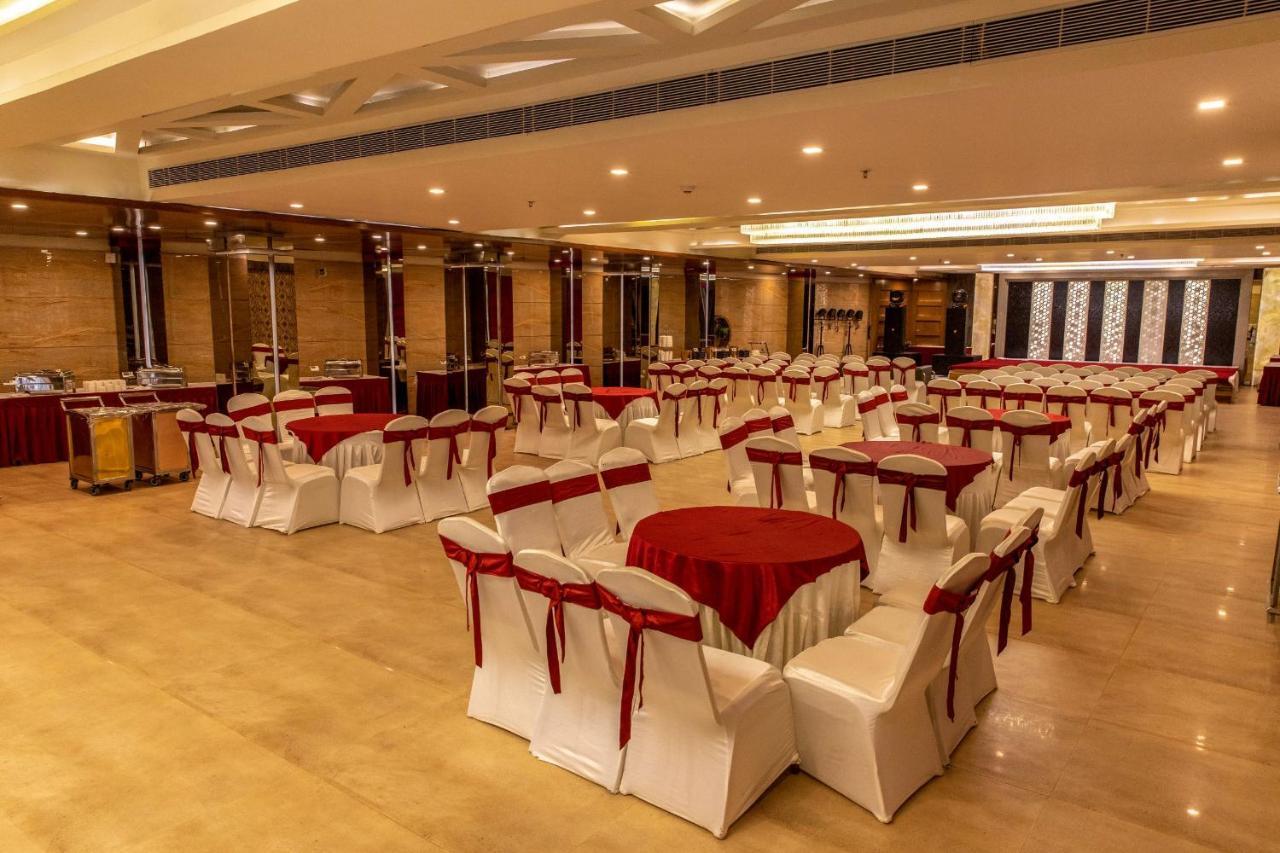 Dng The Grand Hotel Kanpur Dış mekan fotoğraf