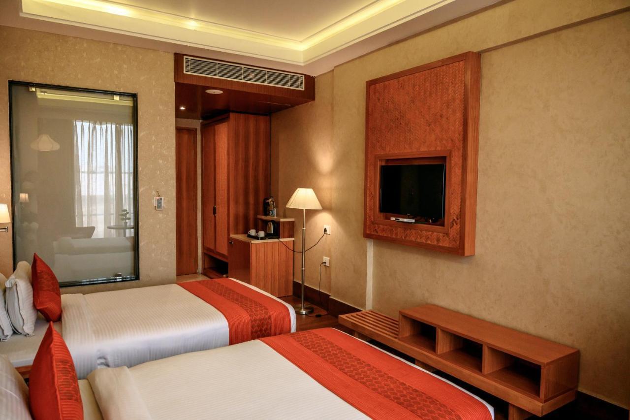 Dng The Grand Hotel Kanpur Dış mekan fotoğraf