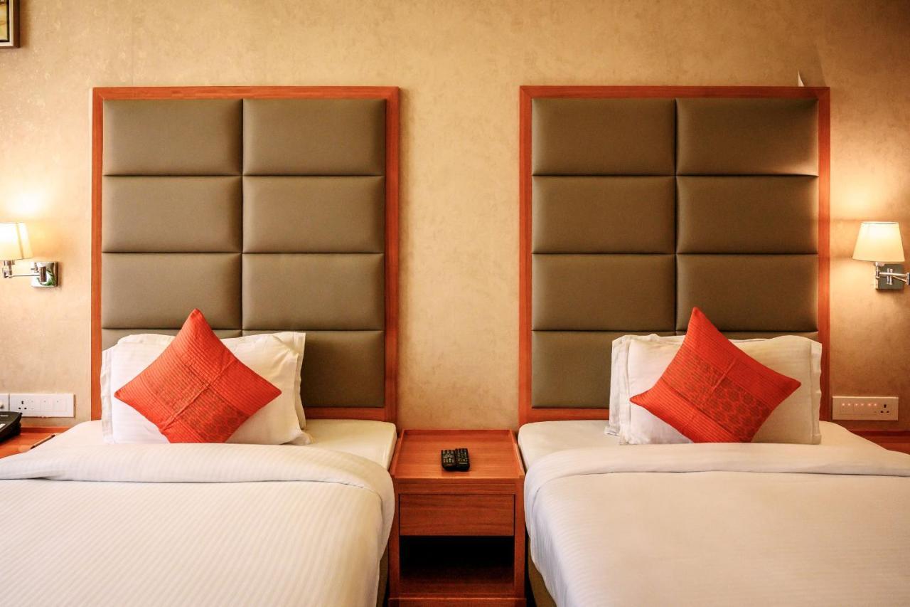 Dng The Grand Hotel Kanpur Dış mekan fotoğraf